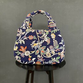 【軽量】着物リメイクあおりトートバッグ・小　ちりめん・青草花柄　一点ものの画像