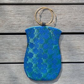 スマホバッグ・サテン刺繍・グリーン　　　ポシェット　ホルダー　ブレスレット　バングルの画像
