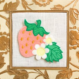 ピンクいちごとお花アイロンワッペンシール両用　刺繍ステッカーの画像