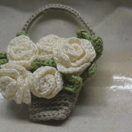 バラの花籠・白の画像
