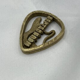 楽器型BRASS製オーダーネームアクセサリー　ギターピックデザイン3種の画像
