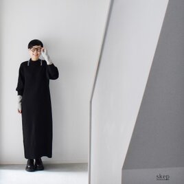 パフスリーブニットワンピース（長袖）：黒の画像