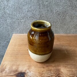 掛分け花瓶（茶白/中）の画像