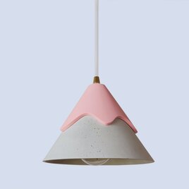 ピンクとグレーのマルチカラーピークランプ Rei Lamp