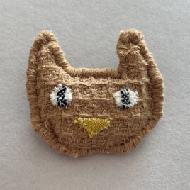 手織り布　ねこのブローチの画像