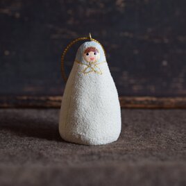 オーナメント　白いほっかむりの女