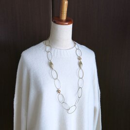 とっても軽い　渋めマットゴールド　オーバルチェーン　大ぶりパーツネックレス　ロングネックレスの画像