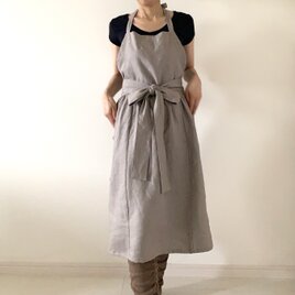 大人可愛い着こなしを！たっぷりギャザーの胸当てエプロンの画像