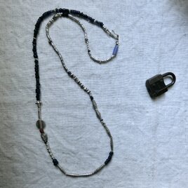 ＊Last price＊素描・ネックレス@いろいろな形のカレンシルバー と貿易風のビーズ