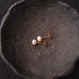 残りわずか【K14gf】Baby Baroque Pearl Earrings／White・ベビーバロックパール スタッドピアス