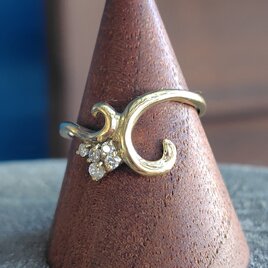 K18　美しいカーブにダイヤをあしらったhooks ringの画像