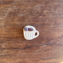 コーヒー豆とカップのブローチの画像