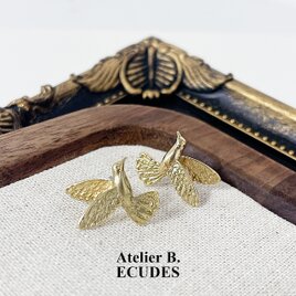 ゴールデンバード 鳥 真鍮 幸運のシンボル 自然モチーフ 大人可愛い アンティーク スタッドピアス【ete555】の画像
