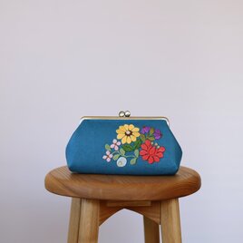 ターコイズブルーリネン　花刺繍　ポーチLの画像