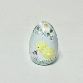 ソフトブルーの、ヒヨコと野の花のイースターエッグ　トールペイントのコピー