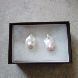 大粒バロックパール　ピアス　（オイスターパール）