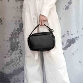 しっとりSOFTBLACK・２WAY機能ポシェットLサイズ◎内装キーホルダー付き：ポケット機能充実しています★