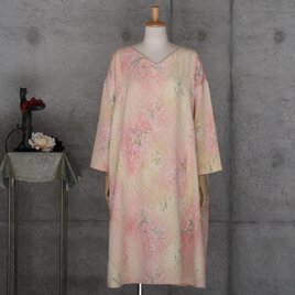 着物リメイク　桜色のワンピース　　ゆったり目　L〜   フリーサイズ 　