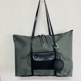 コーデュラナイロン肩掛け大き目トート・ポーチ付きの画像