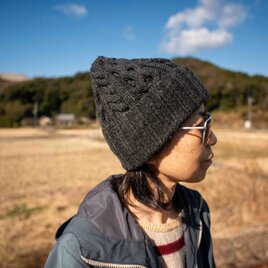 ニット帽　アラン編み　100％ウール　濃グレー　ユニセックスの画像