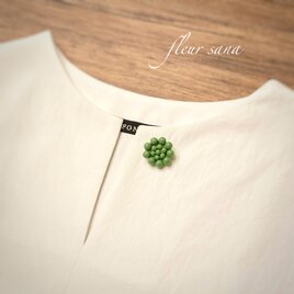 circle motif  カラービーズのミニサークルブローチ〈spice〉rose greenの画像
