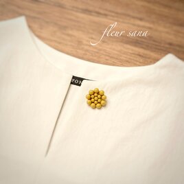 circle motif  カラービーズのミニサークルブローチ〈spice〉mimosa yellowの画像