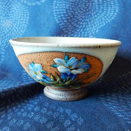 釉描彩春リンドウ図高足飯碗