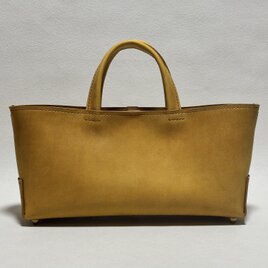 【在庫品・即納可能】イタリア製牛革のしっかり横長トートバッグ（イエロー・Mサイズ）の画像