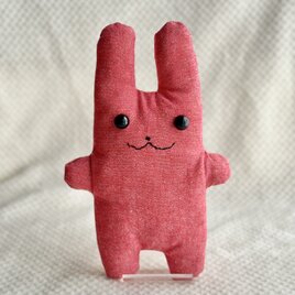 赤いうさぎのぬいぐるみ「フニータ」の画像