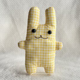 黄色のうさぎのぬいぐるみ「フニータ」の画像