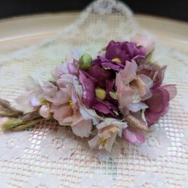 ブローチｷｬｽｹｰﾄﾞ八重桜と野ばら（薄紅色）B156