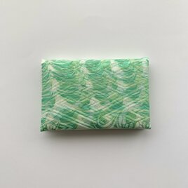 絹手染カード入れ（波・緑系）の画像