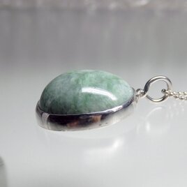 糸魚川翡翠の彫金ペンダント　　（３）の画像