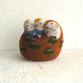 おきもの　＜かあさん鳥と星の坊やたち＞の画像