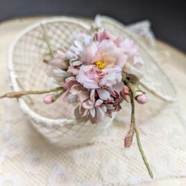 ブローチ八重桜とマーガレット（桜色）B158