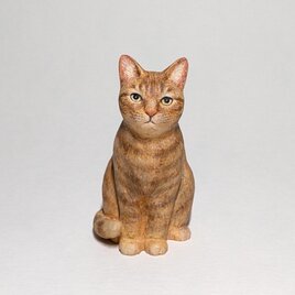 木彫り猫〈おすわり(茶)〉の画像