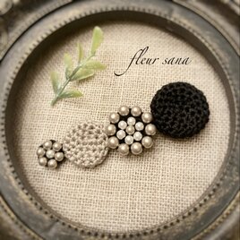 stick brooch  シルキーパールとクロッシェのスティックブローチ  monotoneの画像