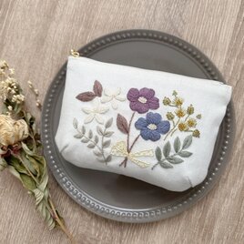 新作！〈刺繍キット〉ふんわりウールの花束ポーチの画像