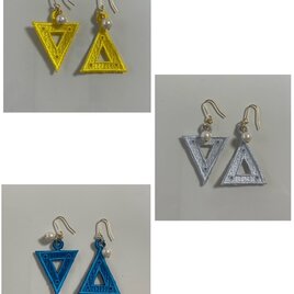 トライアングルピアス【イヤリングに変更可能】の画像