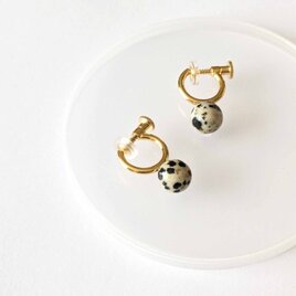 イヤリング[Dalmatian jasper ball/Gold]の画像