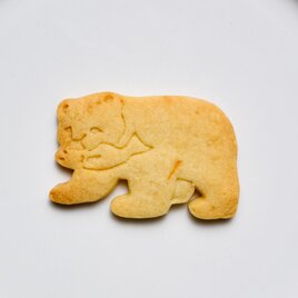 鮭をくわえたクマ（クッキーカッター・クッキー型）の画像