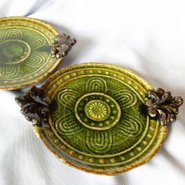 緑釉甍文手つき中皿2枚組の画像