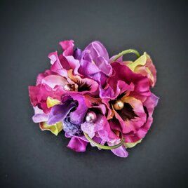 frill pansy corsage & head dressの画像