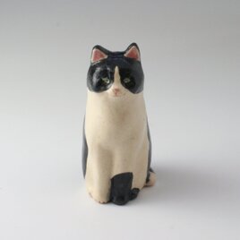 動物の陶置物＜ハチワレ＞の画像