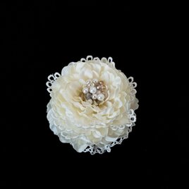cream corsage & head dressの画像