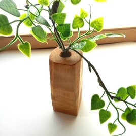 木の一輪挿し　トチの木　　の画像
