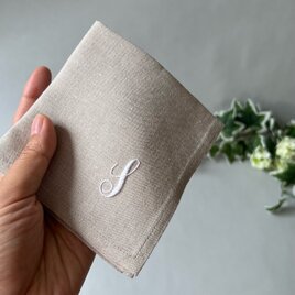 気取らないイニシャル｜手刺繍＆手仕立てのソフトリネンハンカチの画像