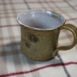 うす掛け釉の枯草色コーヒーカップ・チューリップ型の画像