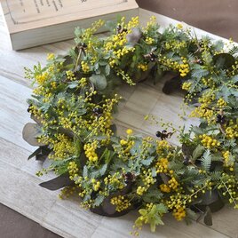 ミモザとヒオウギの実wreathの画像