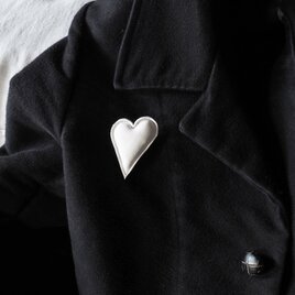 <即納>ハート形レザーブローチ3h/白hoso/本革/カンガルー革/heart3h_wの画像